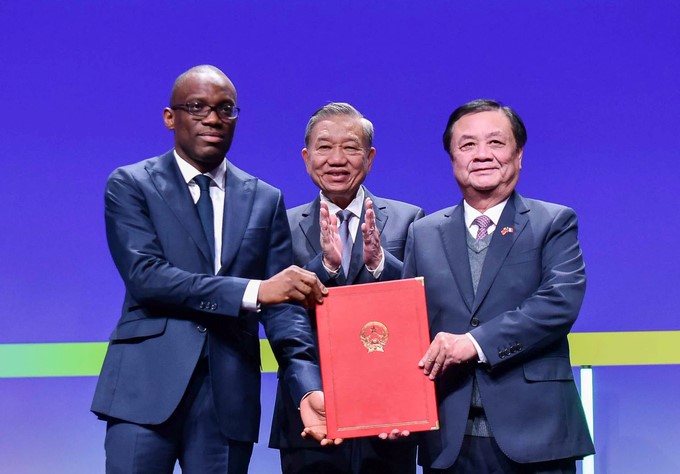 General Secretary and President To Lam witnesses Vietnam - Benin agricultural cooperation signing ceremony