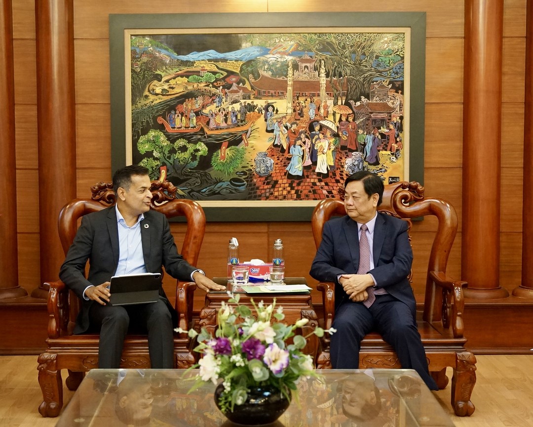 Bộ trưởng Bộ NN-PTNT Lê Minh Hoan (bên phải) tiếp và làm việc với ông Binu Jacob, Tổng Giám đốc Nestlé Việt Nam
